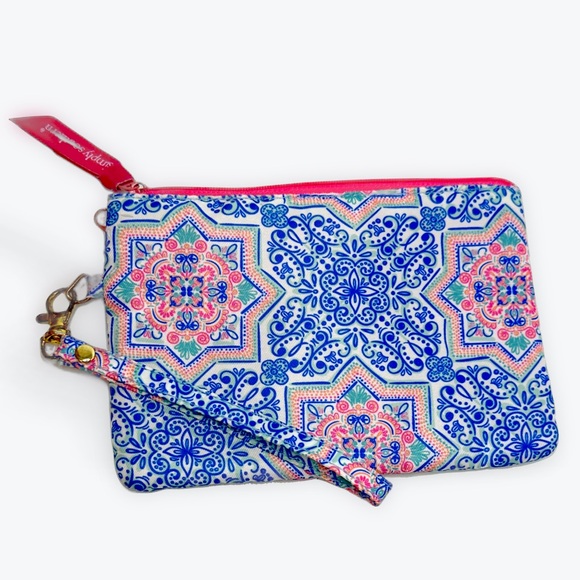 Women’s SIMPLY SOUTHERN Blue and Pink Phone Zip Wristlet - Picture 2 of 5
